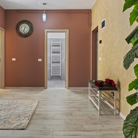 Comfort Azure Bucharest Exterior photo